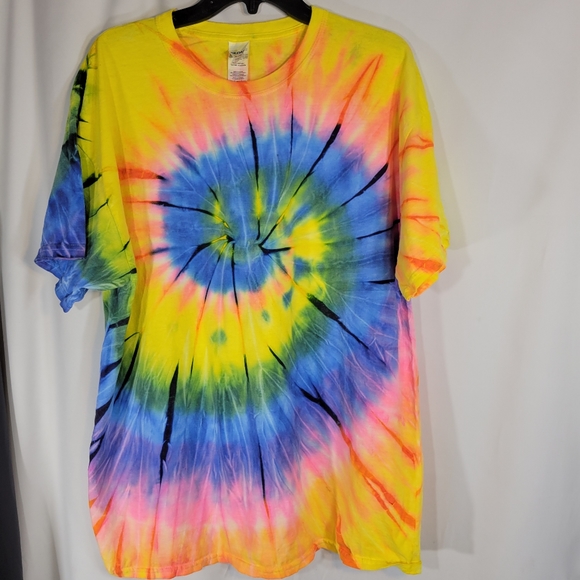Gilden Tops - Gilden NWOT Hand Tie Dyed Tee Unisex  XLarge